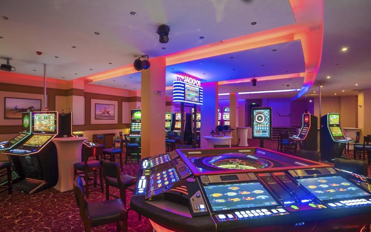 Hotel Orpheus - Casino And Spa Pamporovo Ngoại thất bức ảnh